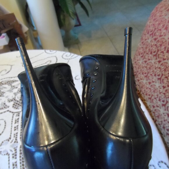 Burberry Black Calf Leather Quilted Ankle Heeled Boots Size 39B - Picture 14 of 16